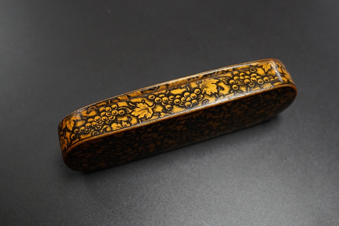 An early Mauchline ware penwork 'hunting' toothpick case, 7cm in length